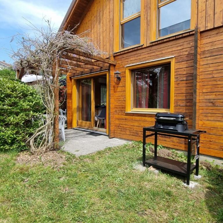 Chalet avec mezzanine 4 étoiles, Saint Mamet, jusqu'à 10 couchages, proche du lac de Gérardmer des commerces et des pistes de ski dans un quartier calme - Villa 3 Chambres - 11