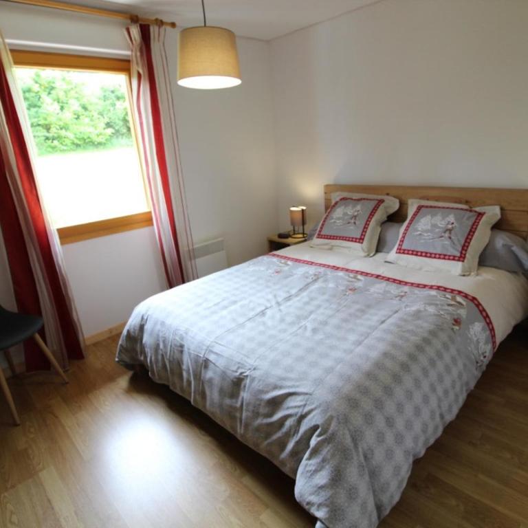 Chalet avec mezzanine 4 étoiles, Saint Mamet, jusqu'à 10 couchages, proche du lac de Gérardmer des commerces et des pistes de ski dans un quartier calme - Villa 3 Chambres - 16