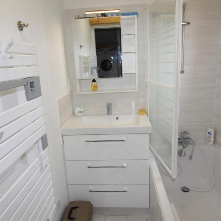 Chalet avec mezzanine 4 étoiles, Saint Mamet, jusqu'à 10 couchages, proche du lac de Gérardmer des commerces et des pistes de ski dans un quartier calme - Villa 3 Chambres - 17