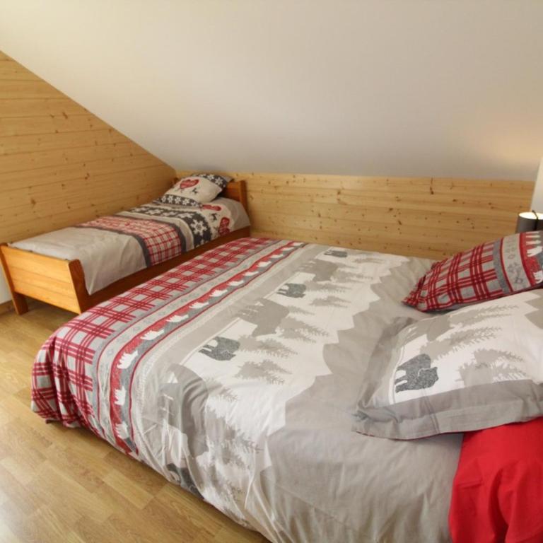 Chalet avec mezzanine 4 étoiles, Saint Mamet, jusqu'à 10 couchages, proche du lac de Gérardmer des commerces et des pistes de ski dans un quartier calme - Villa 3 Chambres - 18