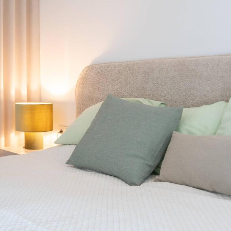 HigueronRentals Urban Sky - Deluxe One-Bedroom Apartment with City View - 15