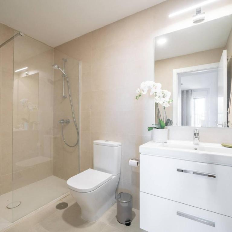 HigueronRentals Urban Sky - Deluxe One-Bedroom Apartment with City View - 19