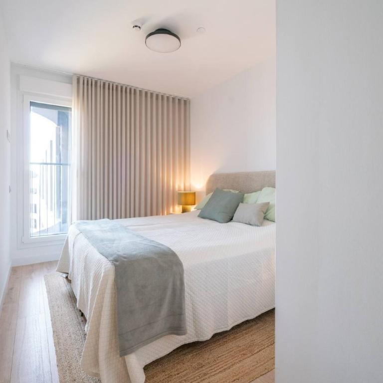 HigueronRentals Urban Sky - Deluxe One-Bedroom Apartment with City View - 18
