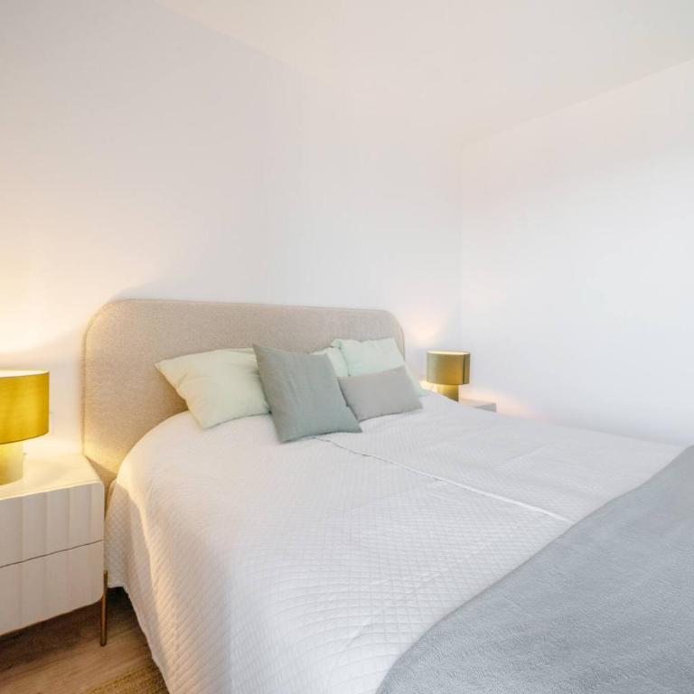 HigueronRentals Urban Sky - Deluxe One-Bedroom Apartment with City View - 17