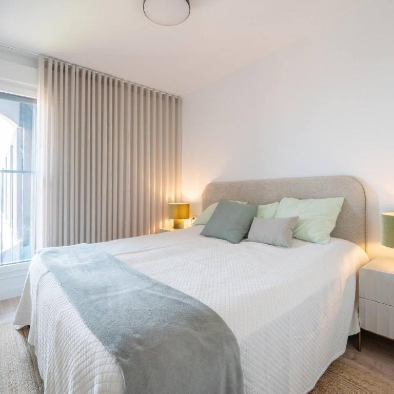 HigueronRentals Urban Sky - Deluxe One-Bedroom Apartment with City View - 12