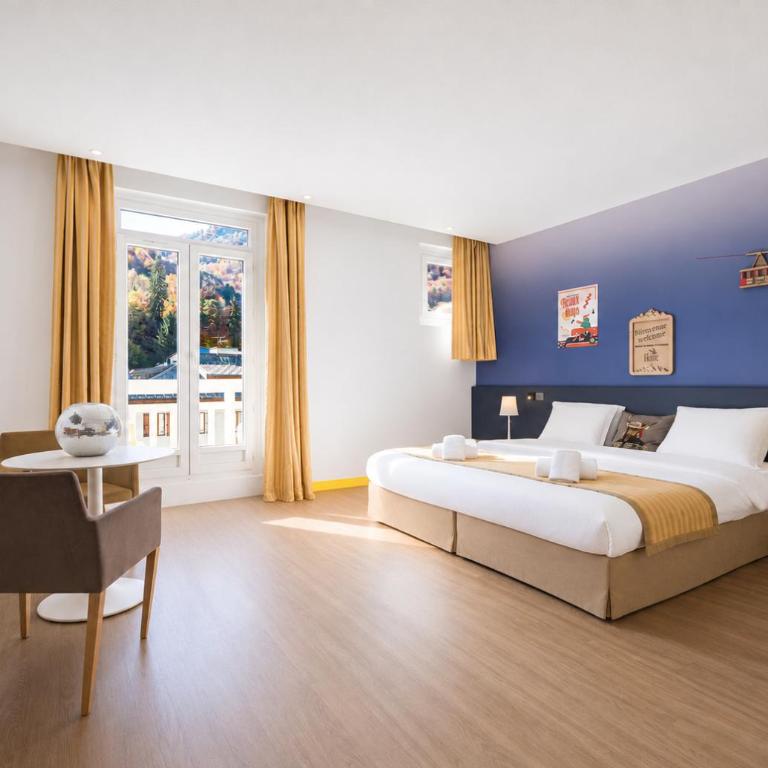 B&B HOME Brides-les-Bains Les 3 Vallées - Chambre Quadruple - Accessible aux Personnes à Mobilité Réduite - 1