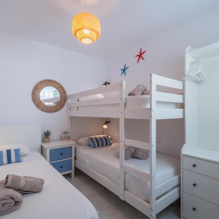 Casa Lola Conil - azotea al mar y parking - sólo familias o parejas - Casa de 2 dormitorios - 50