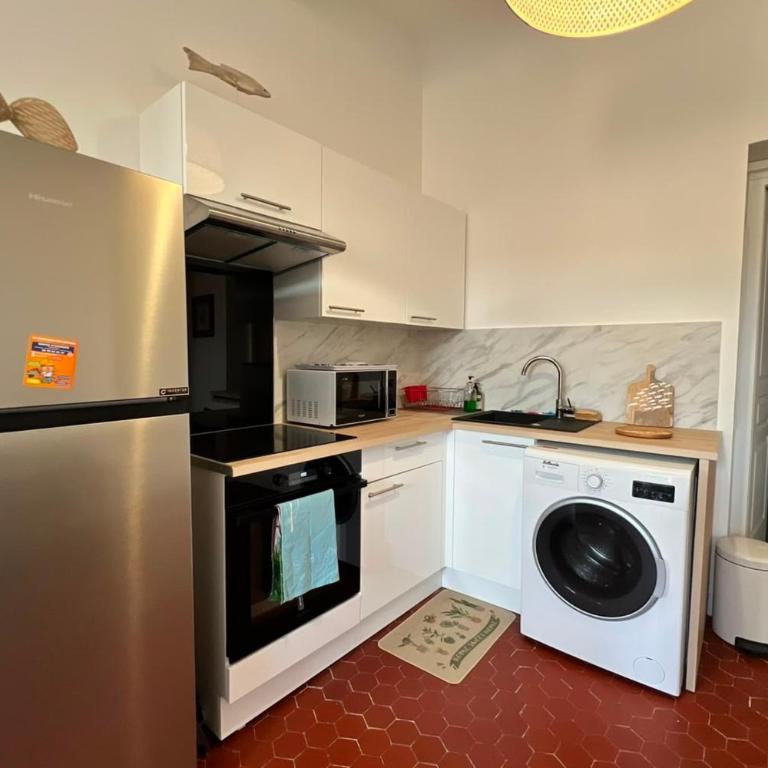 Newly renovated apart in the heart of Old Antibes - Apartment - 6