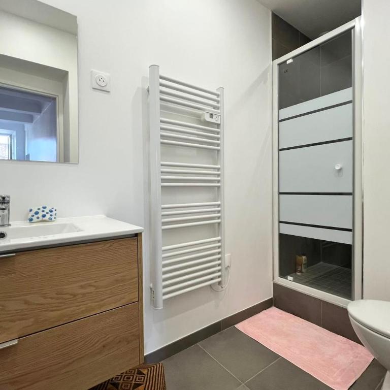 Newly renovated apart in the heart of Old Antibes - Apartment - 11