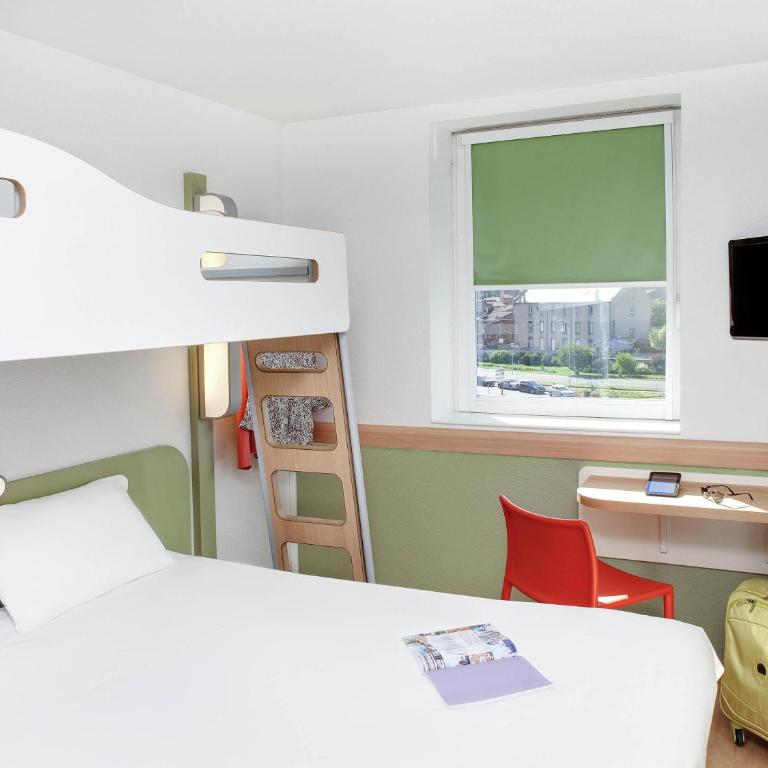 ibis Budget Clermont Ferrand Centre Montferrand - Triple Room with Double Bed and Bunk Bed - 6