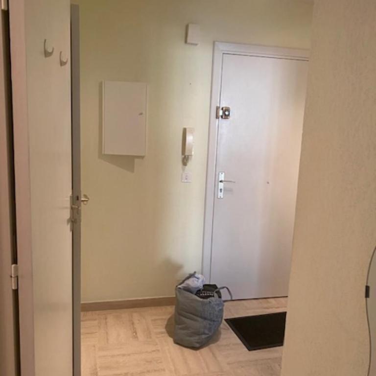 Appartement avec piscine partagée et terrasse - Appartement - 4