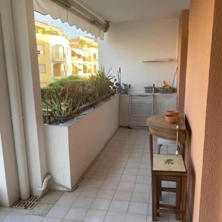 Appartement avec piscine partagée et terrasse - Appartement - 5