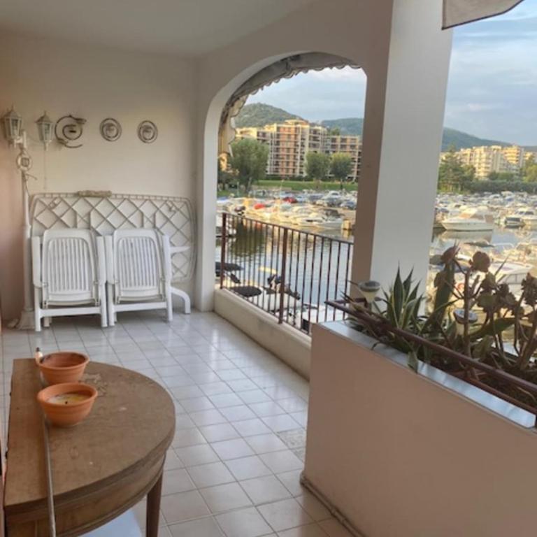 Appartement avec piscine partagée et terrasse - Appartement - 10