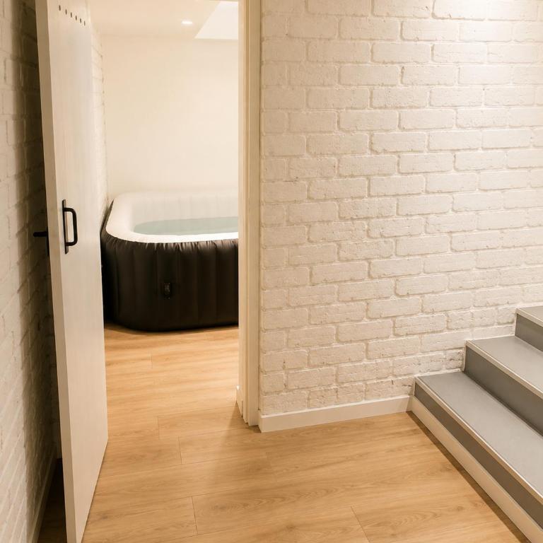 Cosy 50m2 moderne avec terrasse, spa et sauna communs, à 2 pas de la Place Dalton - Apartment mit 1 Schlafzimmer - 4