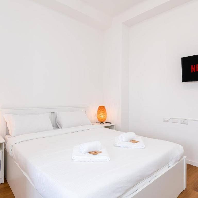 Modern Apartment with Balcony in Milan for 4 - Appartamento con 1 Camera da Letto - 2