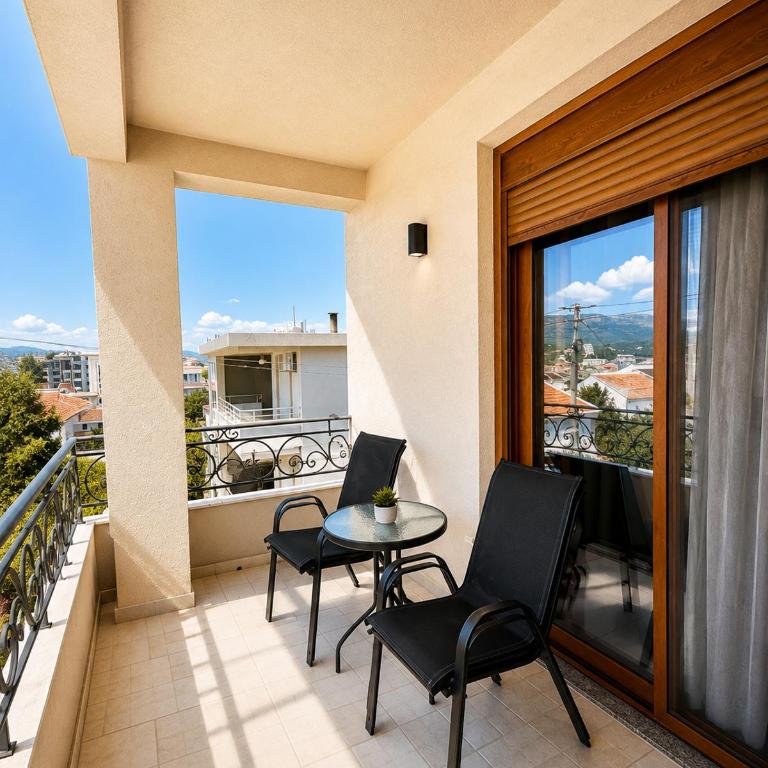 Arbneshi Apartments - Studio with Balcony - 7