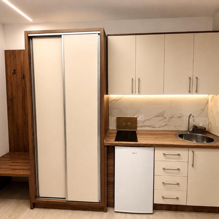 Arbneshi Apartments - Studio with Balcony - 2