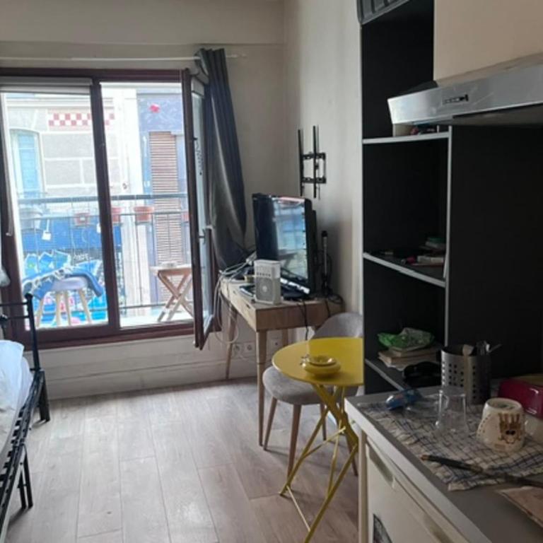 Grand studio avec balcon à Paris 10 - Studio - 1