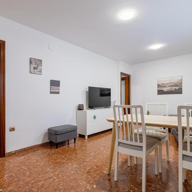 Piso grande de 120 m2, a 15' de la playa en coche - Apartamento - 6