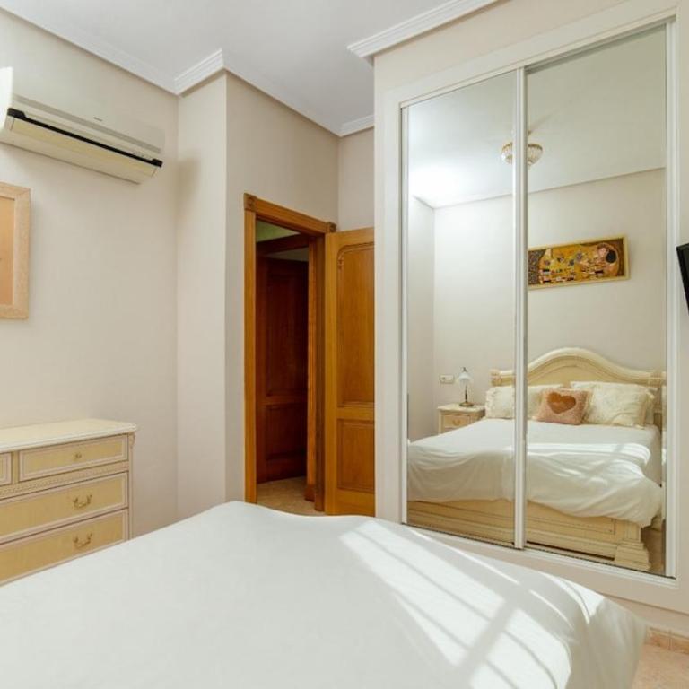 Stylish Villa near beach & pool access - Two-Bedroom House - 7