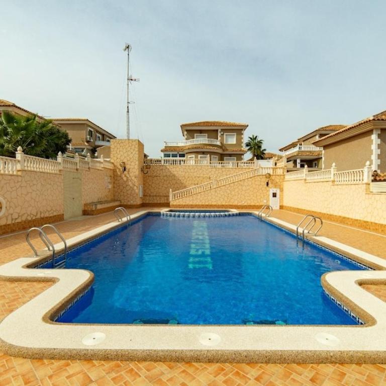 Stylish Villa near beach & pool access - Two-Bedroom House - 13