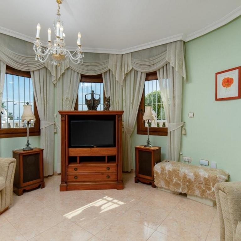 Stylish Villa near beach & pool access - Two-Bedroom House - 19