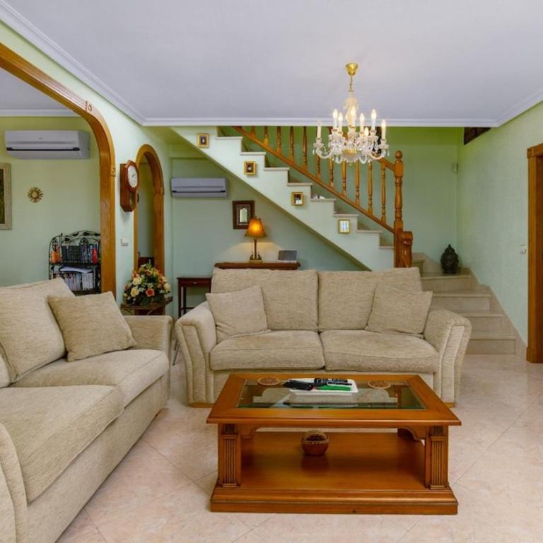 Stylish Villa near beach & pool access - Two-Bedroom House - 23