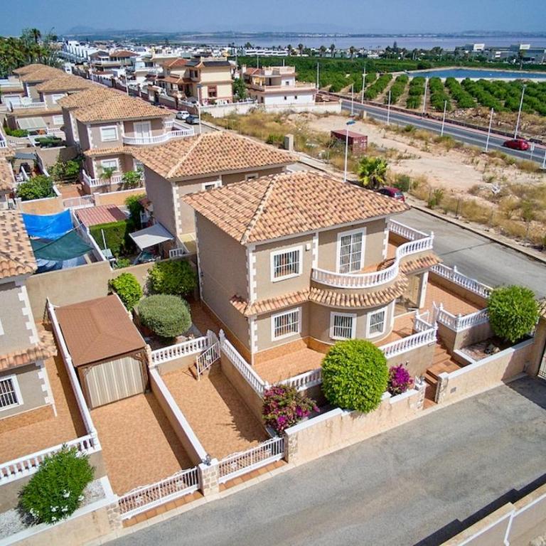 Stylish Villa near beach & pool access - Two-Bedroom House - 36