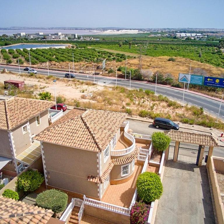 Stylish Villa near beach & pool access - Two-Bedroom House - 38