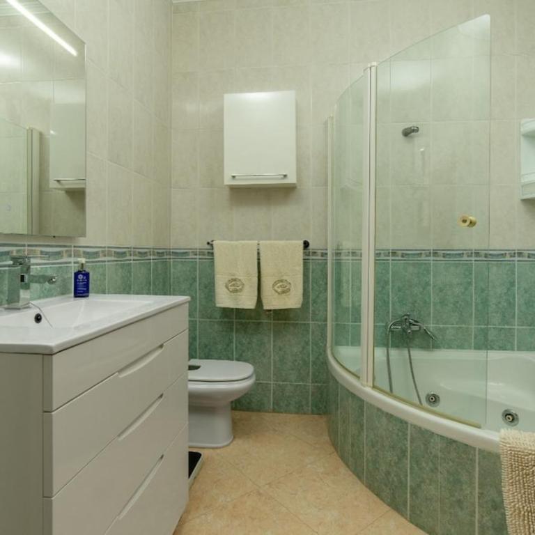 Stylish Villa near beach & pool access - Two-Bedroom House - 47