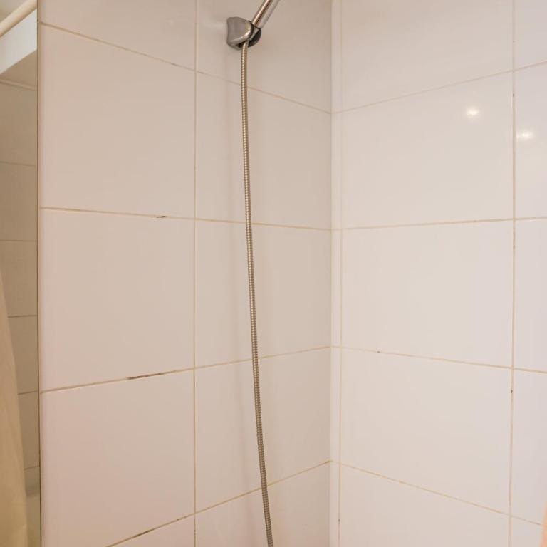 Modern Design Apt Cozy 1B1B - Apartamento - 24
