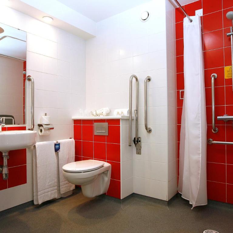 Travelodge Barcelona Fira - Habitación Doble adaptada para personas con movilidad reducida - 4