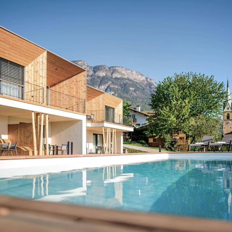 Babioshof - modern, spacious apartments with stunning view, 2 bedrooms & 2 bathrooms, pool & whirlpool, Südtirol Guest Pass in Kaltern-Caldaro - Apartment mit Terrasse - 1