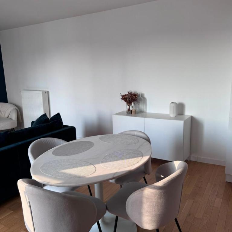 A 5-minute break from Disney, direct access to Paris - Two-Bedroom Apartment - 5