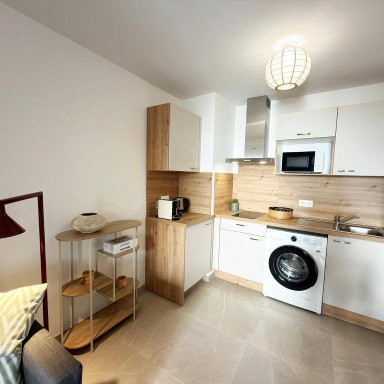 INFINICE AP4514 by Riviera Holiday Homes - Studio avec Terrasse - 7