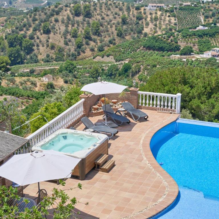 Villa With Infinity Pool Hot Tub - Villa con vistas al mar - 2