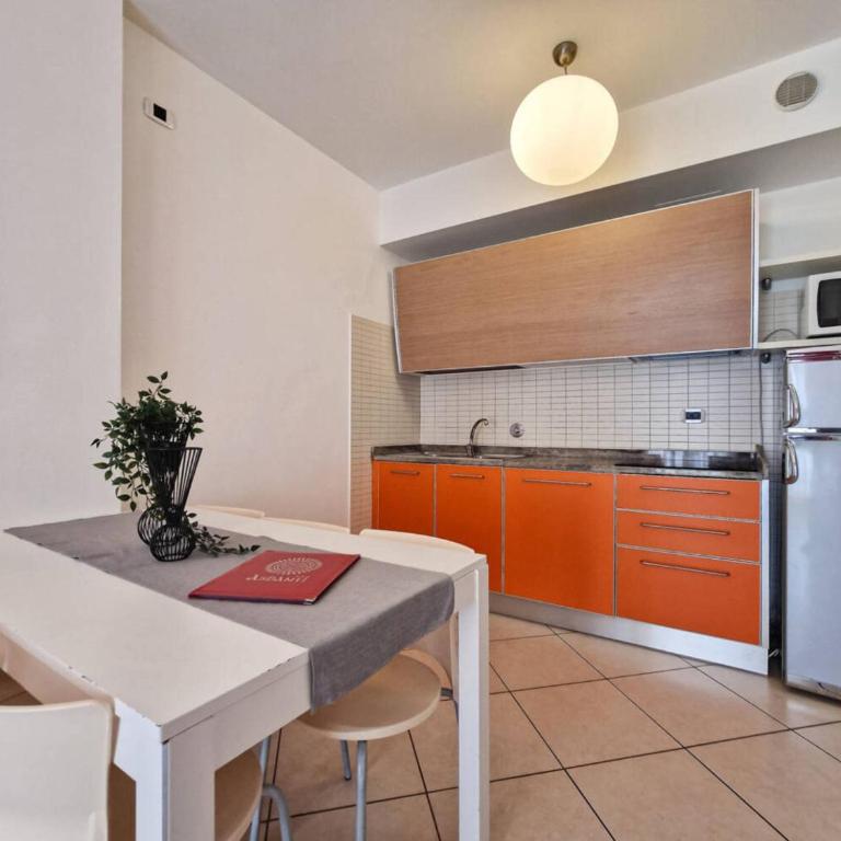 Spacious apartment with a bright outdoor terrace - Apartment - 3
