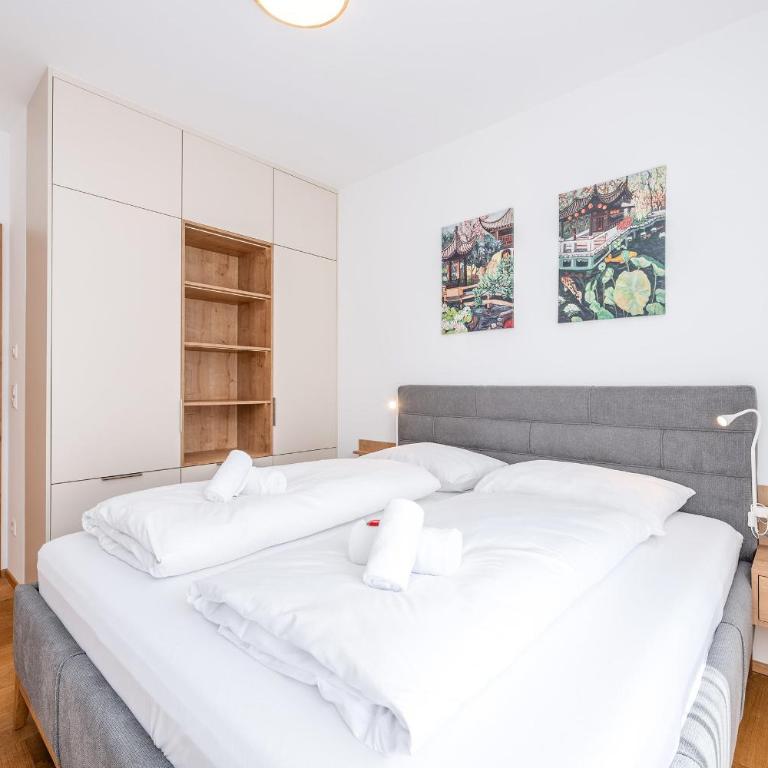 Mountain Paradise Apartments - by myNests - Three-Bedroom Apartment with View - 16