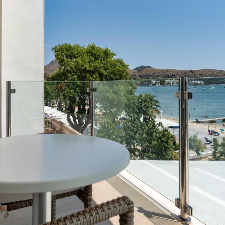 Hotel Capri Pollensa - Habitación Doble con vistas al mar y balcón - 2 camas - 1