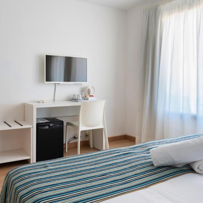 Hotel Capri Pollensa - Habitación Doble con balcón - 2 camas - 7