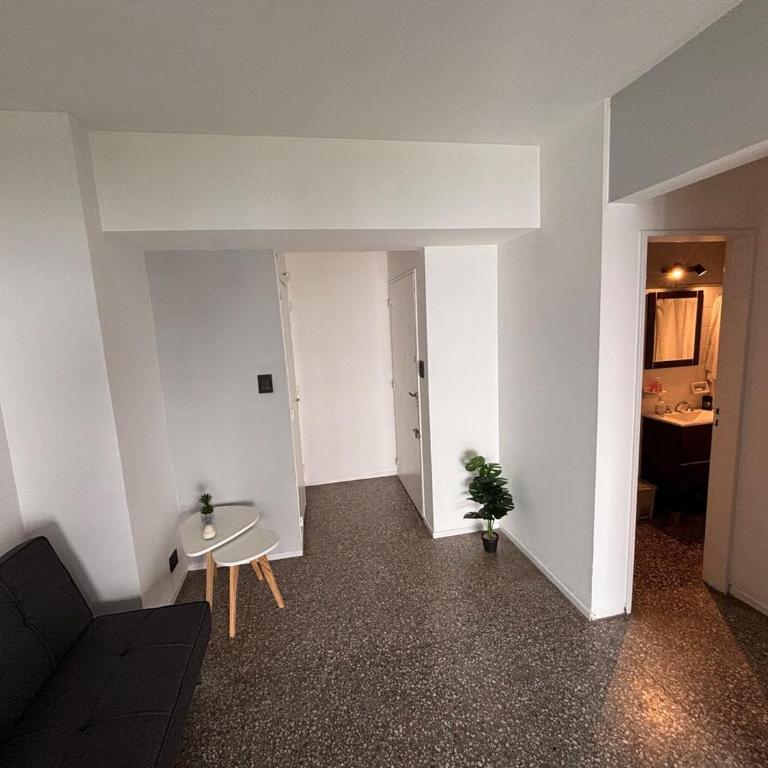 Luminoso Departamento 2 ambientes Habitación comedor y Cocina - Apartamento de 1 dormitorio con vistas a la ciudad - 1