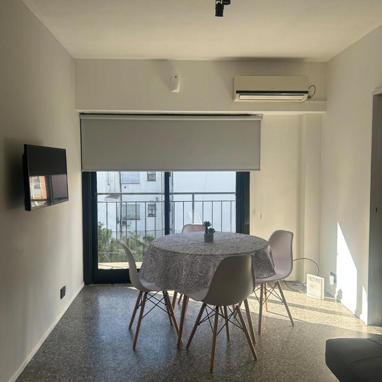 Luminoso Departamento 2 ambientes Habitación comedor y Cocina - Apartamento de 1 dormitorio con vistas a la ciudad - 13