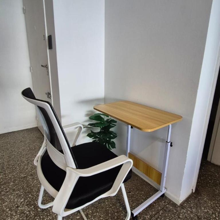 Luminoso Departamento 2 ambientes Habitación comedor y Cocina - Apartamento de 1 dormitorio con vistas a la ciudad - 14
