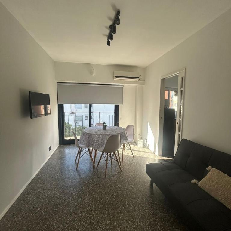 Luminoso Departamento 2 ambientes Habitación comedor y Cocina - Apartamento de 1 dormitorio con vistas a la ciudad - 26