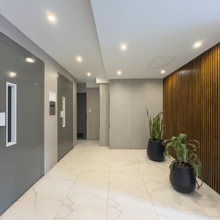 Luminoso Departamento 2 ambientes Habitación comedor y Cocina - Apartamento de 1 dormitorio con vistas a la ciudad - 35