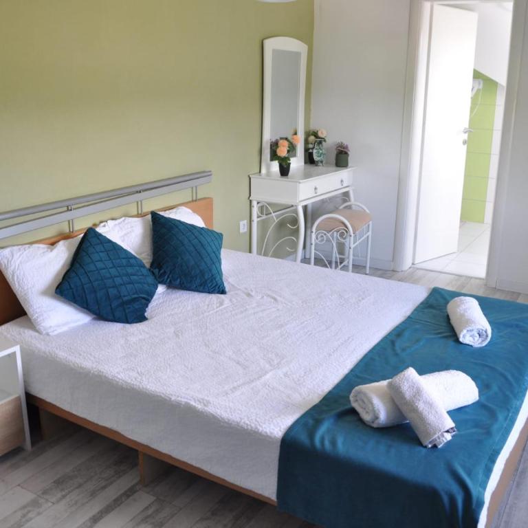 Villa Saraj with Swimming Pool & Jacuzzi near Sarajevo - Villa - 64