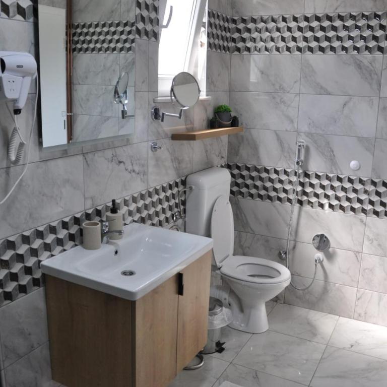 Villa Saraj with Swimming Pool & Jacuzzi near Sarajevo - Villa - 8