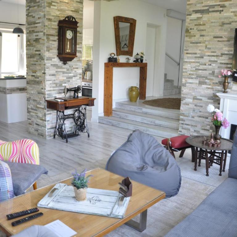 Villa Saraj with Swimming Pool & Jacuzzi near Sarajevo - Villa - 80
