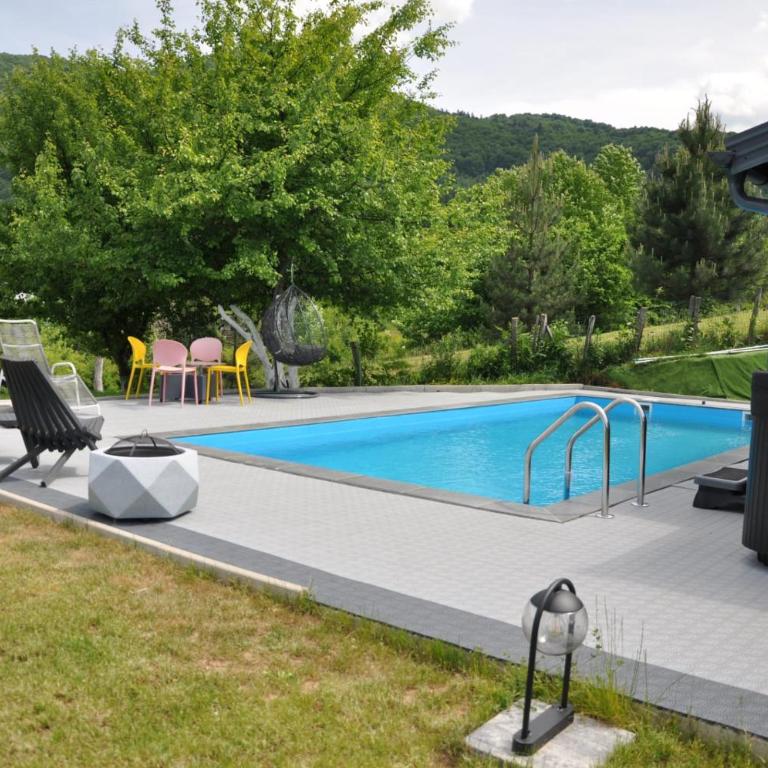 Villa Saraj with Swimming Pool & Jacuzzi near Sarajevo - Villa - 70