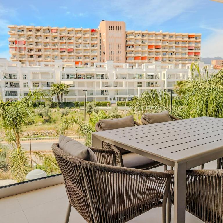 Torremar Luxe: upscale 2bed apartment by the beach - Apartamento de 2 dormitorios con balcón y vistas al mar - 2